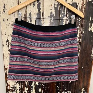 Women’s EUC American Eagle Aztec mini skirt. Size 12.